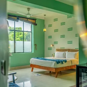Minimalist One Hauz Khas Village Yeni Delhi