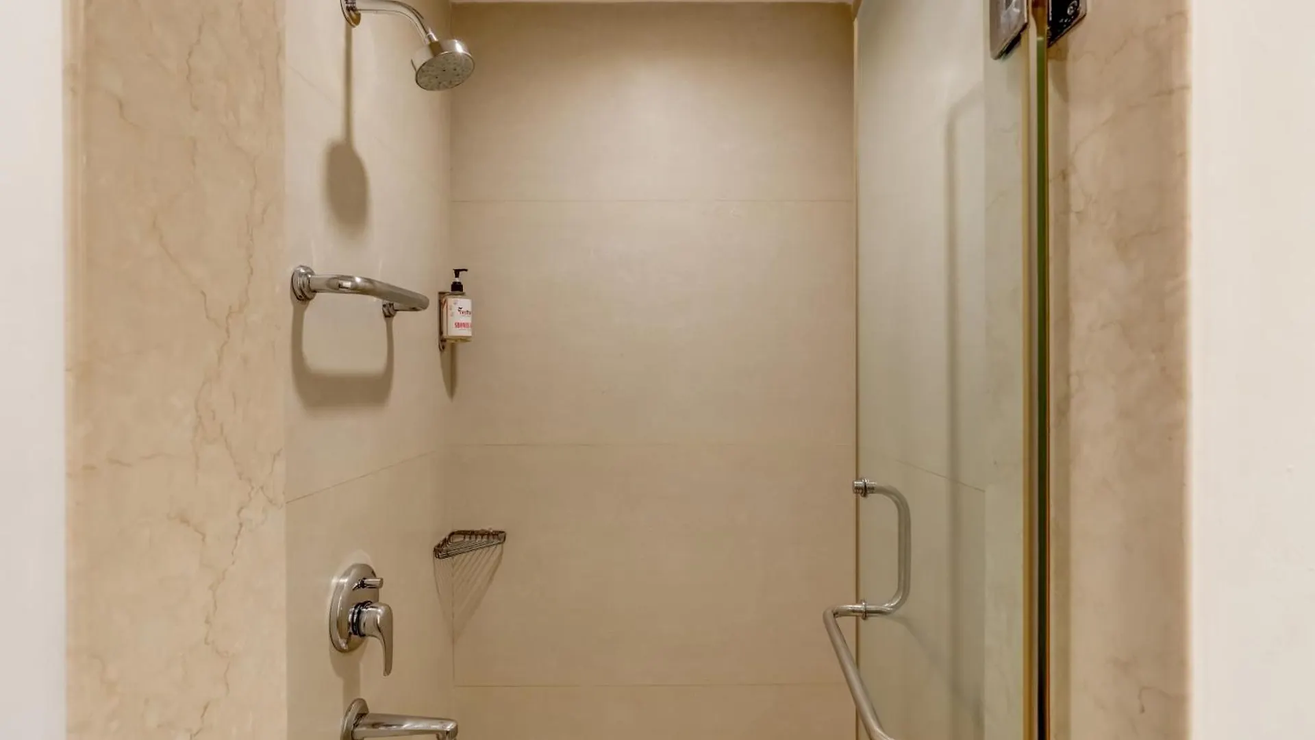 Red Fox By Lemon Tree Hotels, Delhi Airport New Delhi 4*,  India